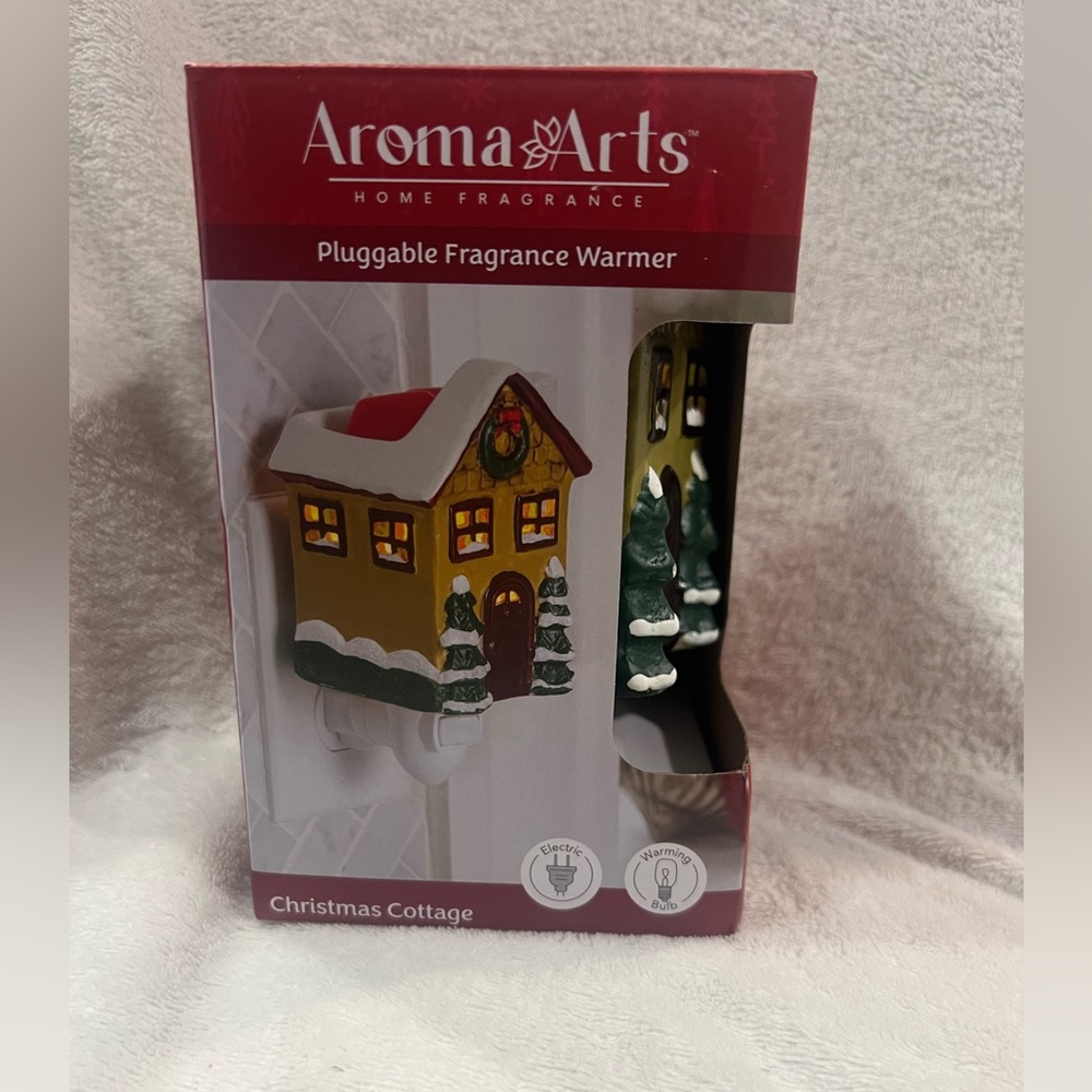 Aroma Arts Holiday Pluggable Fragrance Warmer Christmas House Design New in Box